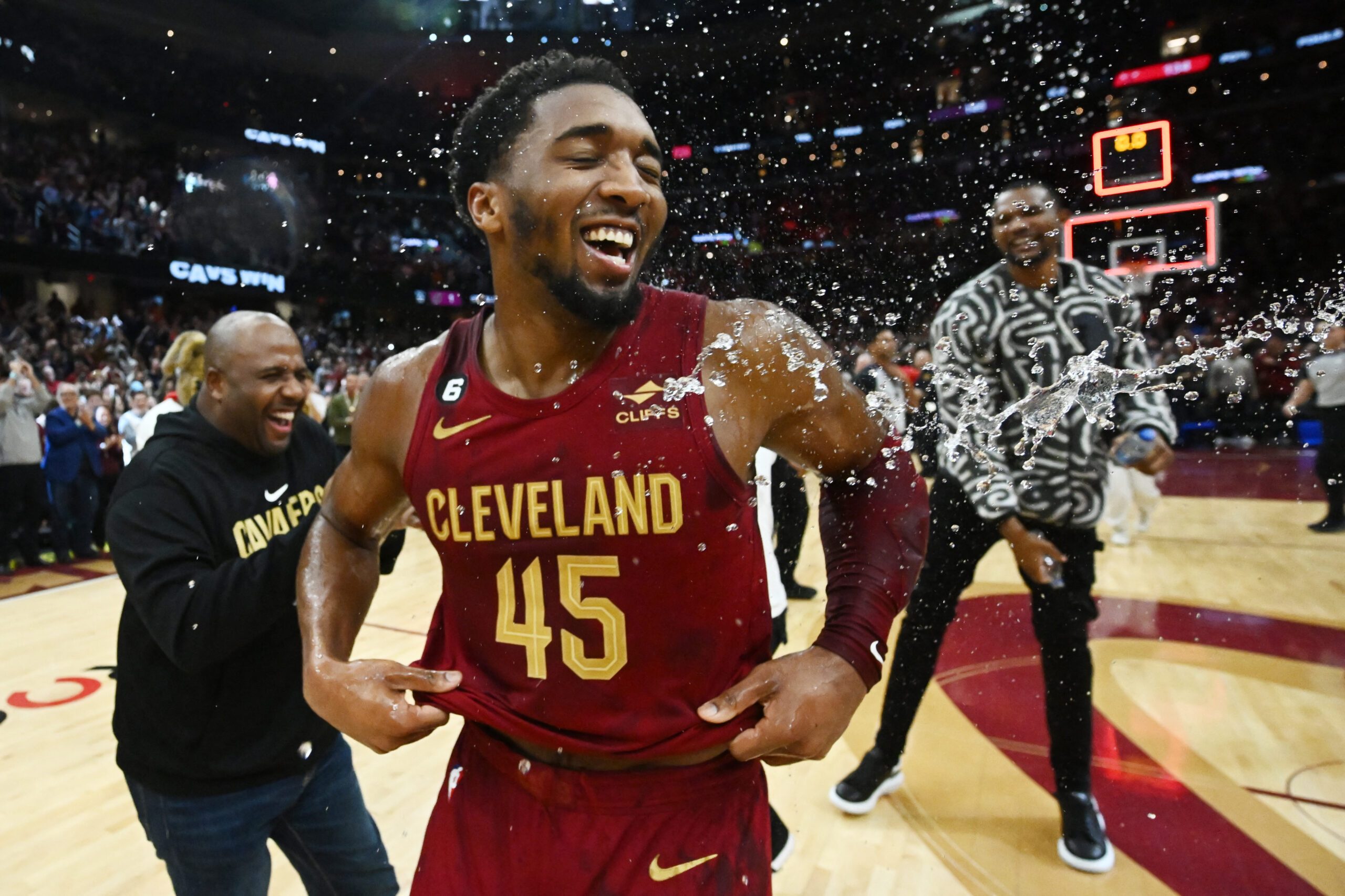 Donovan Mitchell explodes for franchise-best 71 as Cavaliers escape Bulls in OT
