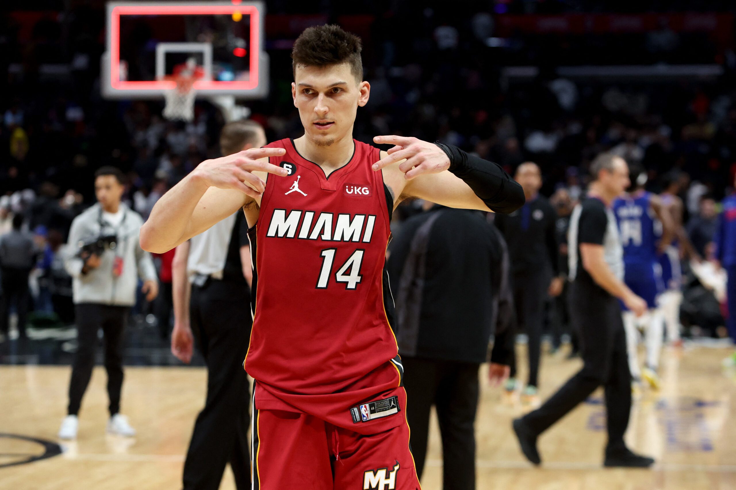 Heat blow 20-point 2nd-half lead, recover in time to beat Clippers