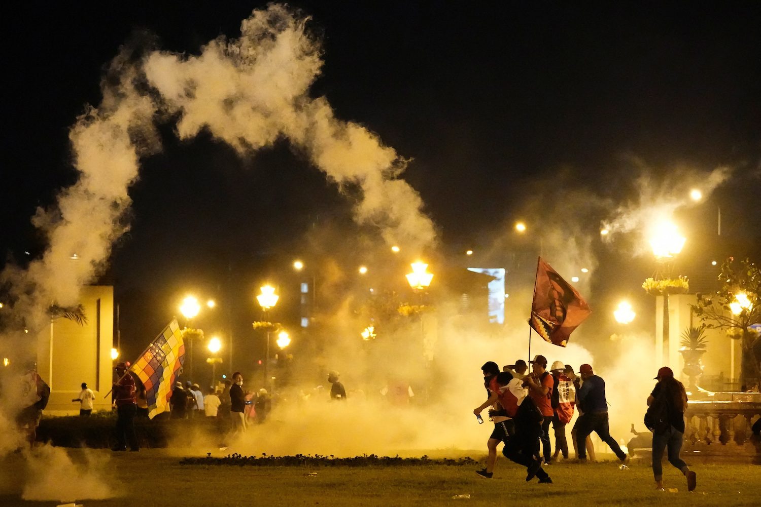 Photo of Peru zápasí s „národným chaosom“, keď sa šíria protesty