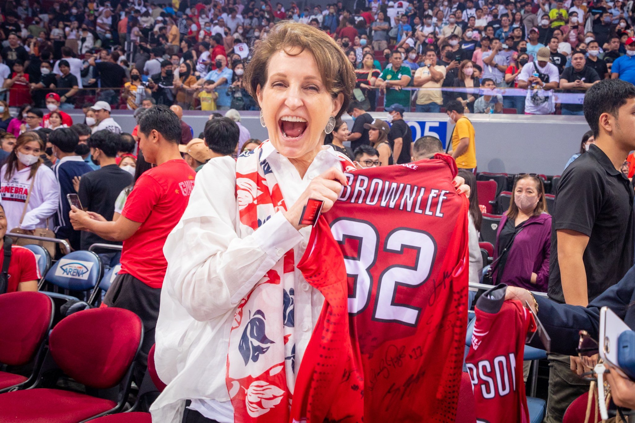 LOOK: US ambassador MaryKay Carlson roots for Ginebra during PBA finals
