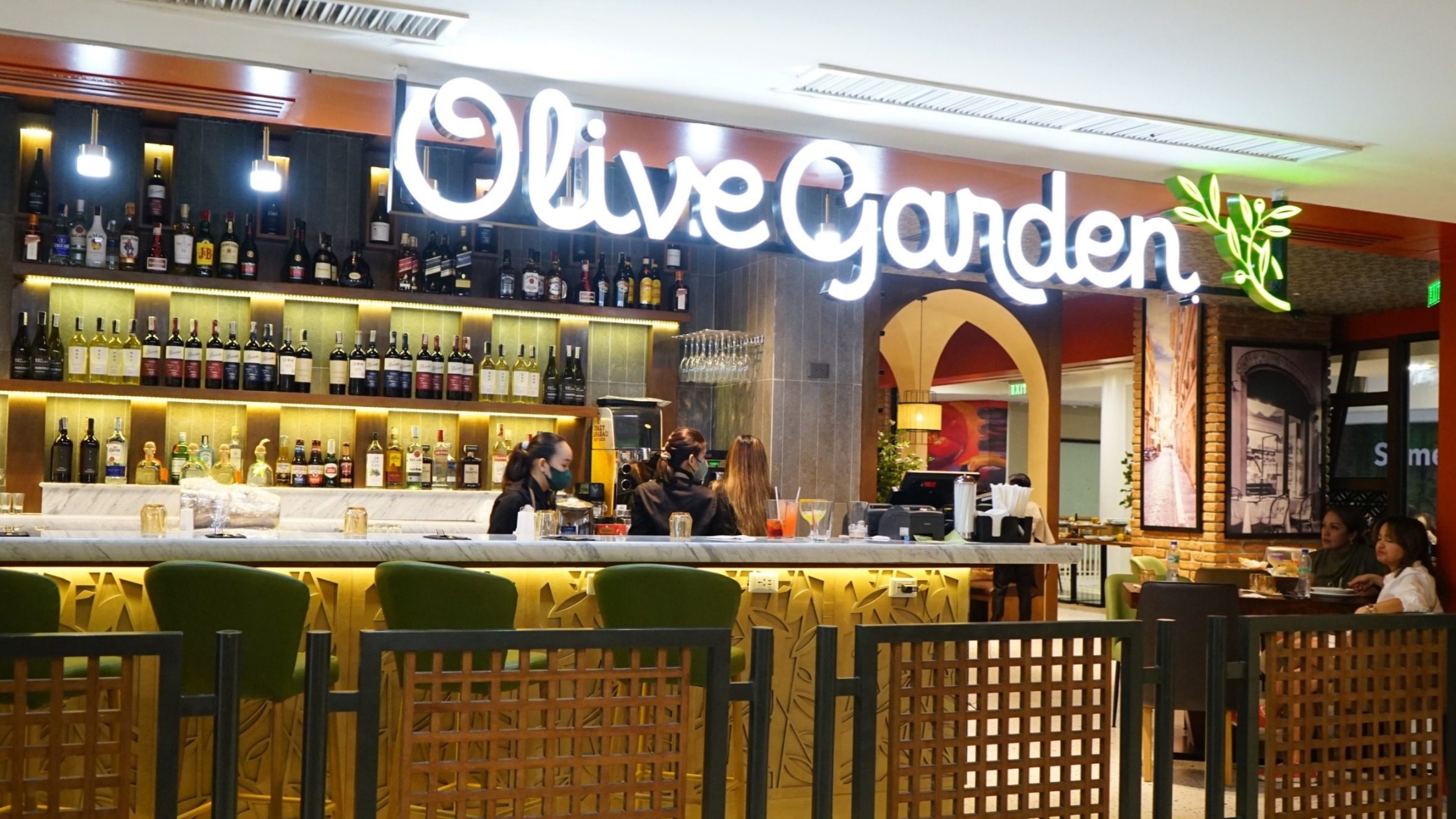 Olive Garden Opens 2nd Branch In Makati