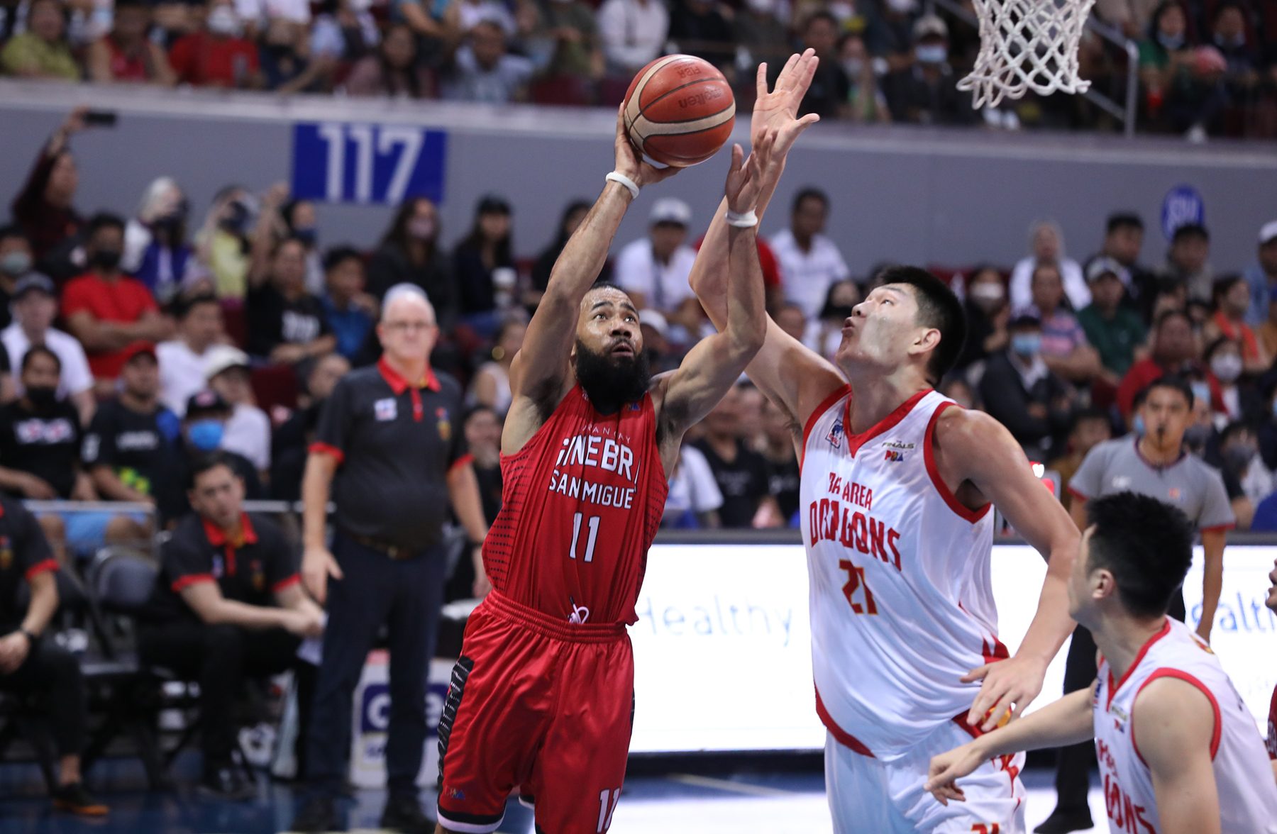 Pringle turns back clock as Ginebra pushes Bay Area to brink in PBA finals