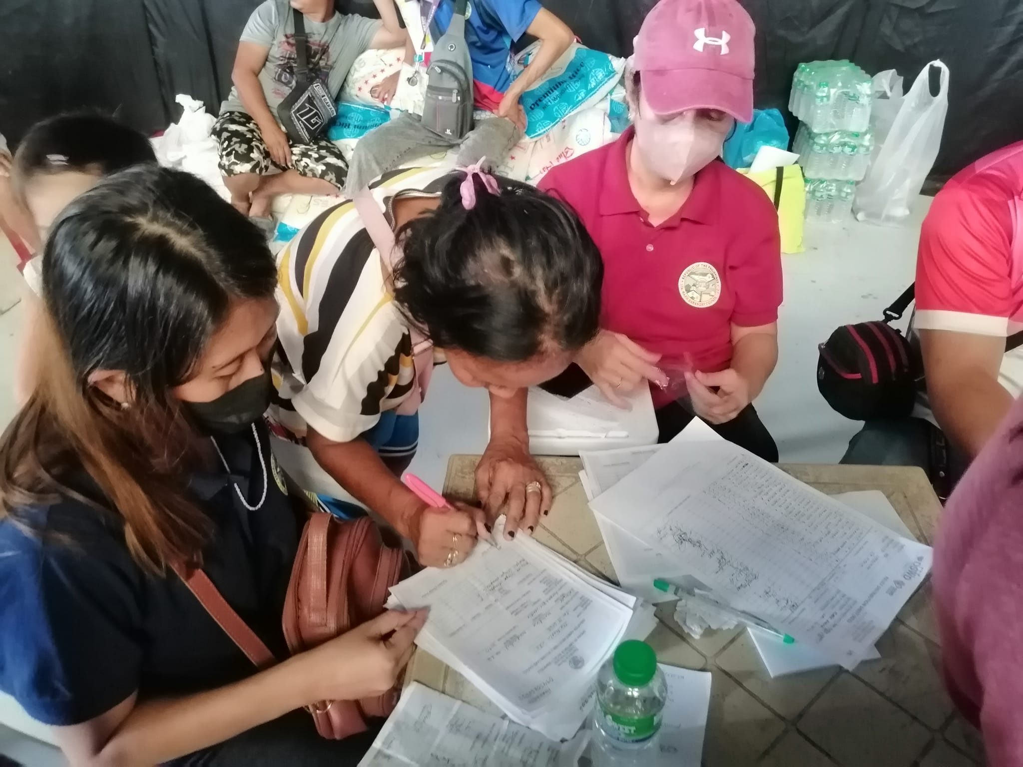 Flood victims outside Zamboanga City evacuation centers to get aid