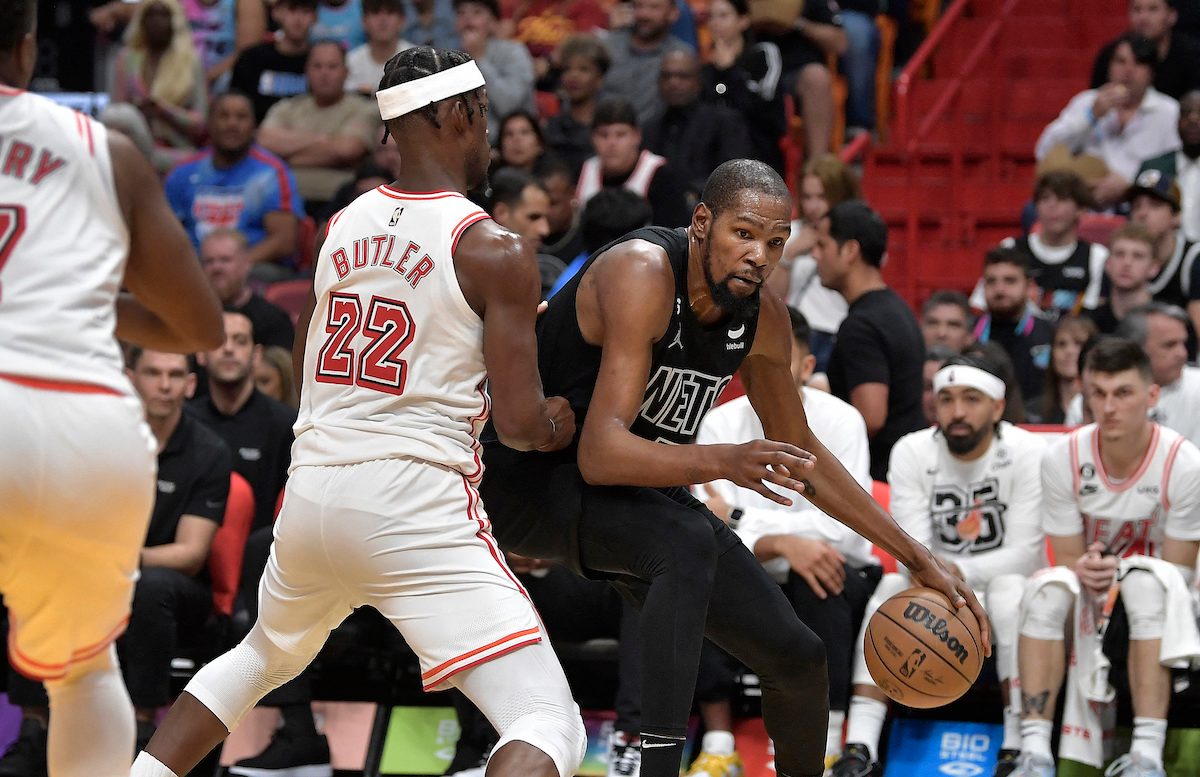 Durant leaves Nets game in Miami with right knee injury