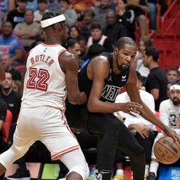 Nets edge Heat even as Durant exits with injury
