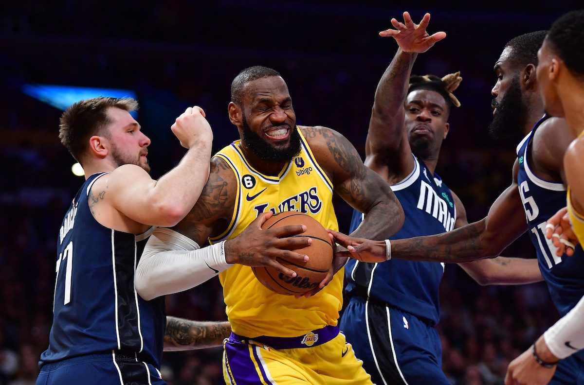 NBA: 7 incorrect calls made near end of Lakers-Mavs double OT game