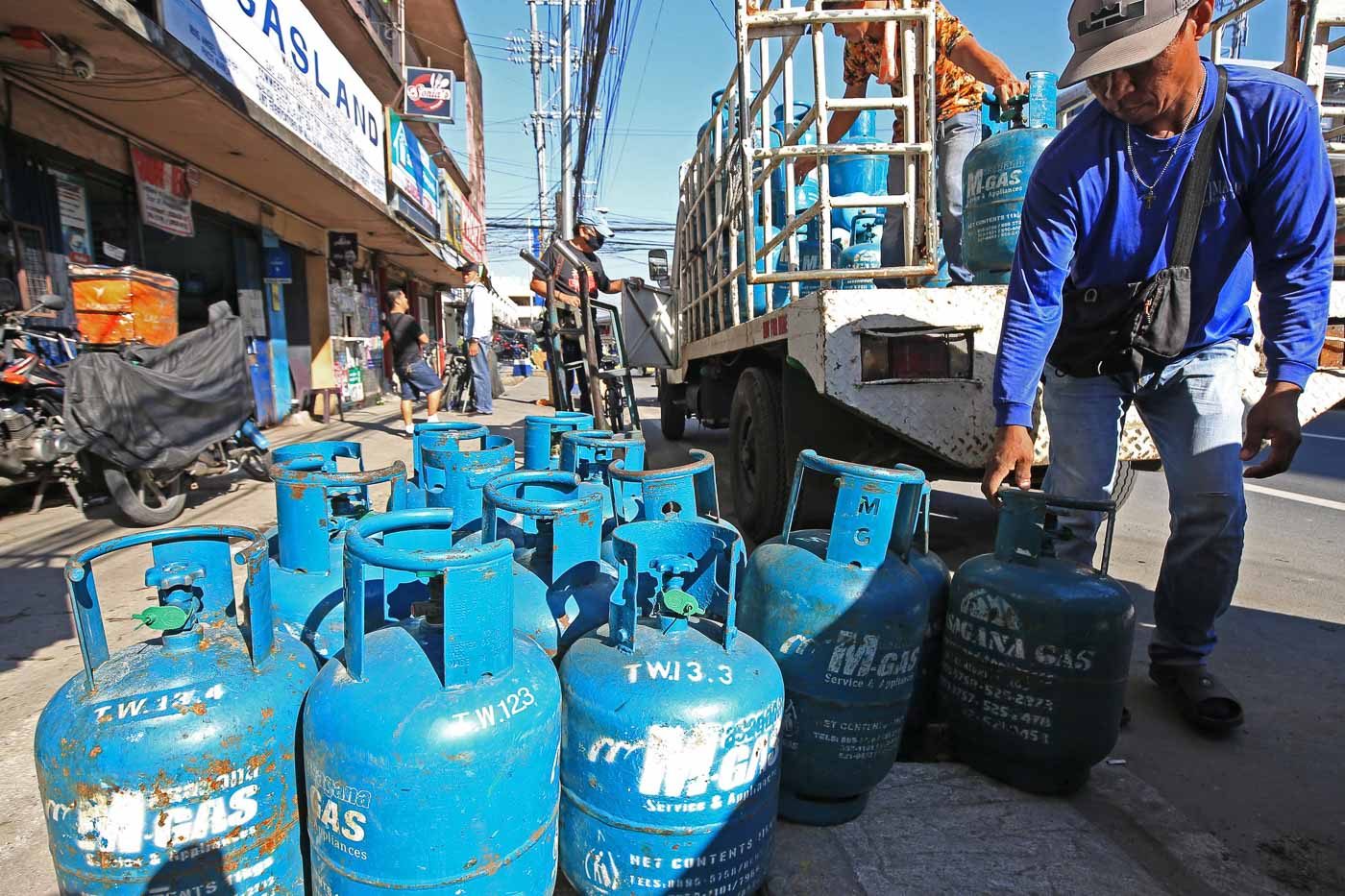 Marcos suspends excise taxes on LPG, kerosene anew