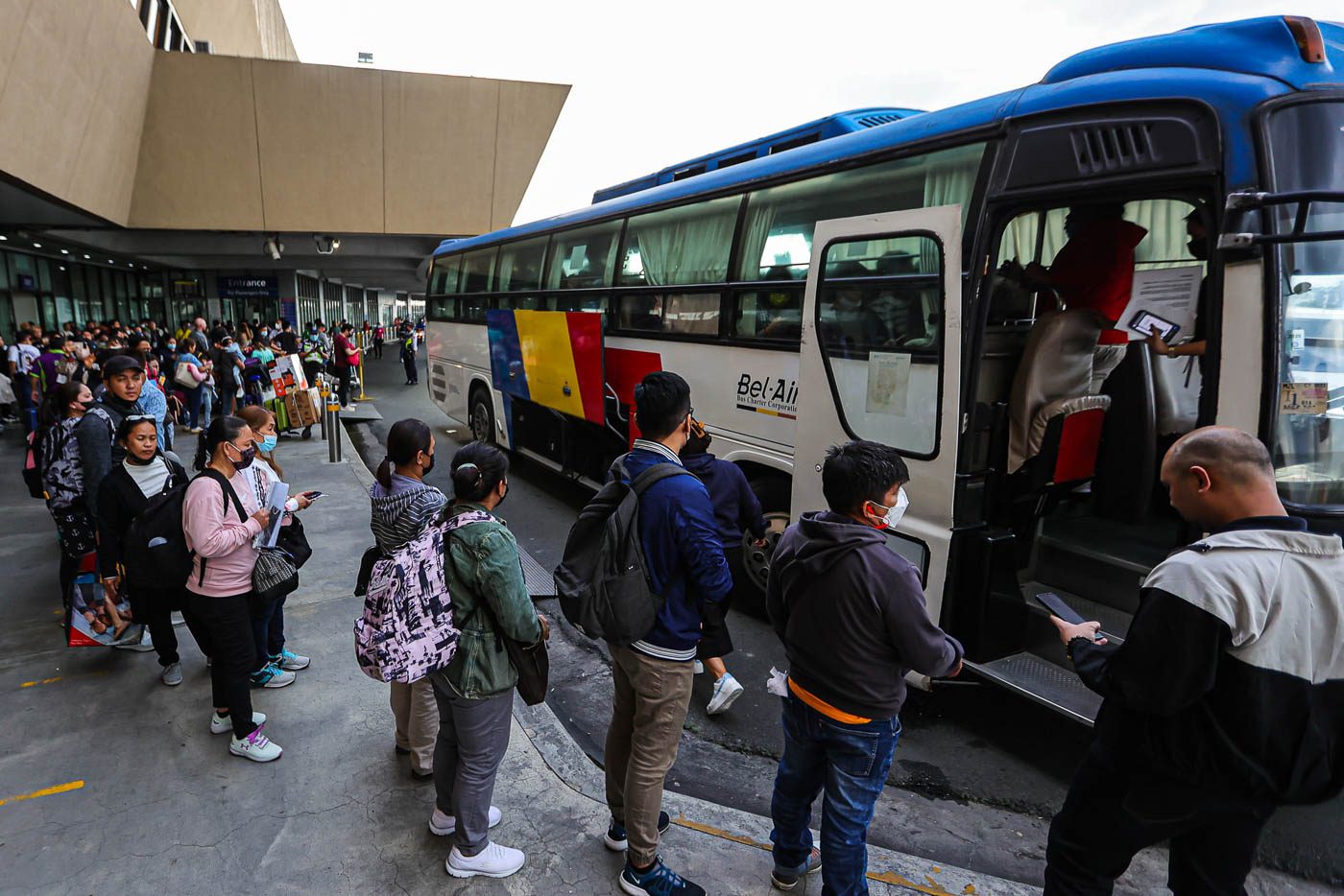 Recto calls for more buses to NAIA to improve passenger capacity