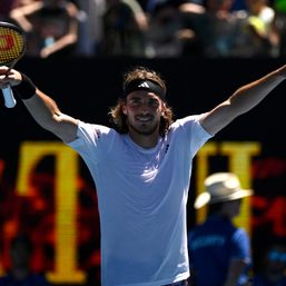 Sun shines on Tsitsipas, Swiatek at Australian Open
