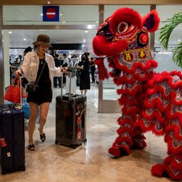 With music and gifts, Philippines welcomes back Chinese tourists