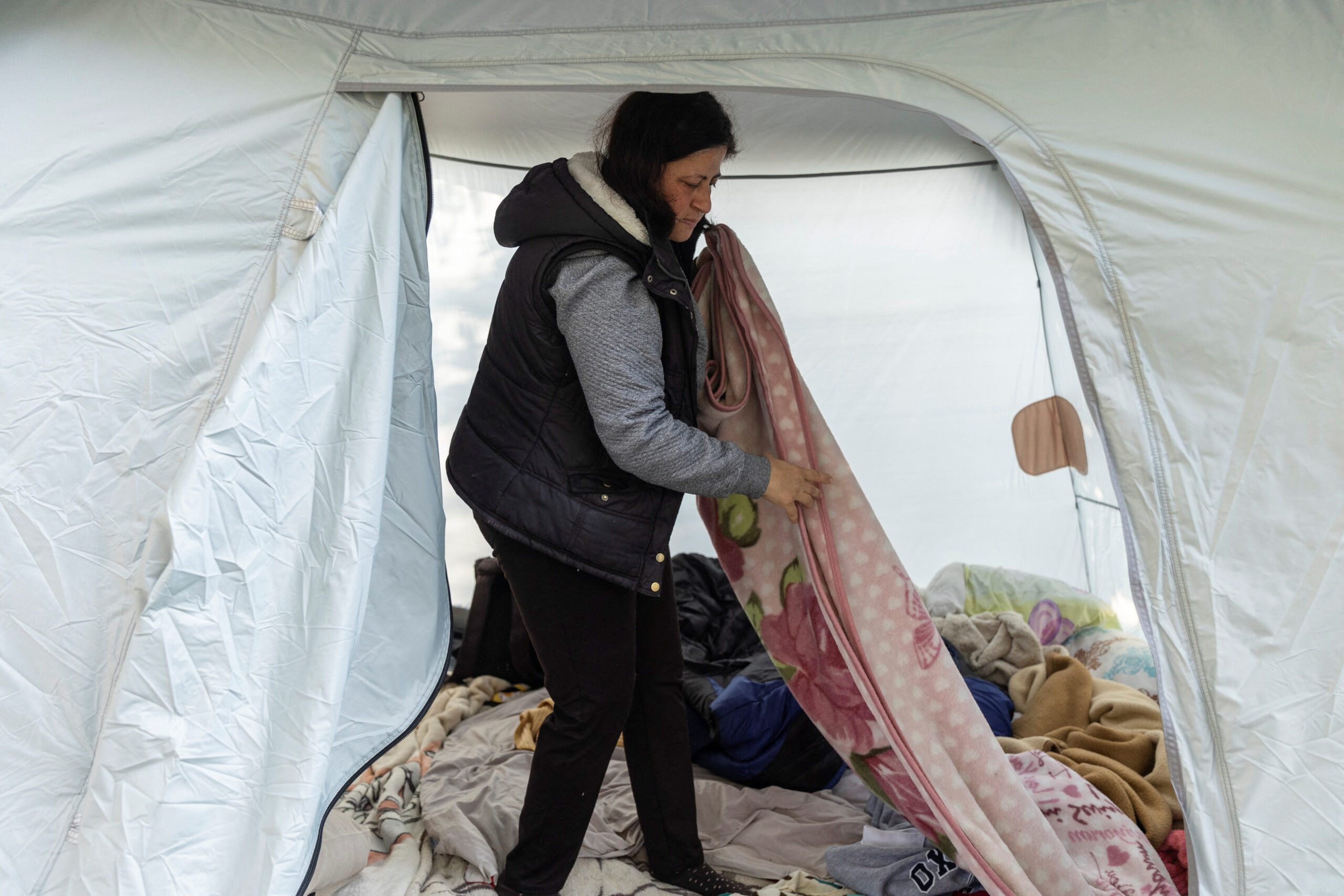 Turkey quake survivors struggle to find shelter nearly 3 weeks on