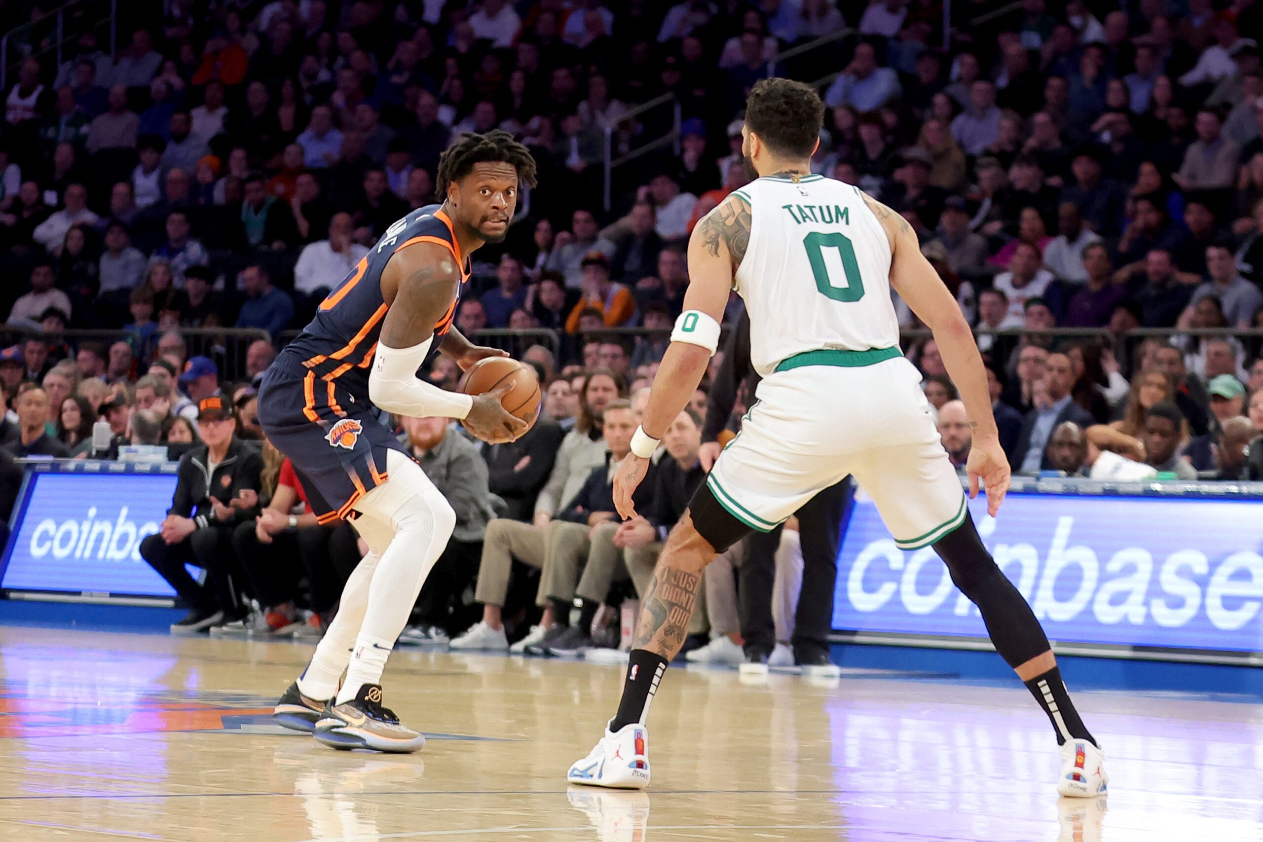 Knicks continue playoff push, win sixth straight after downing top-ranked Celtics
