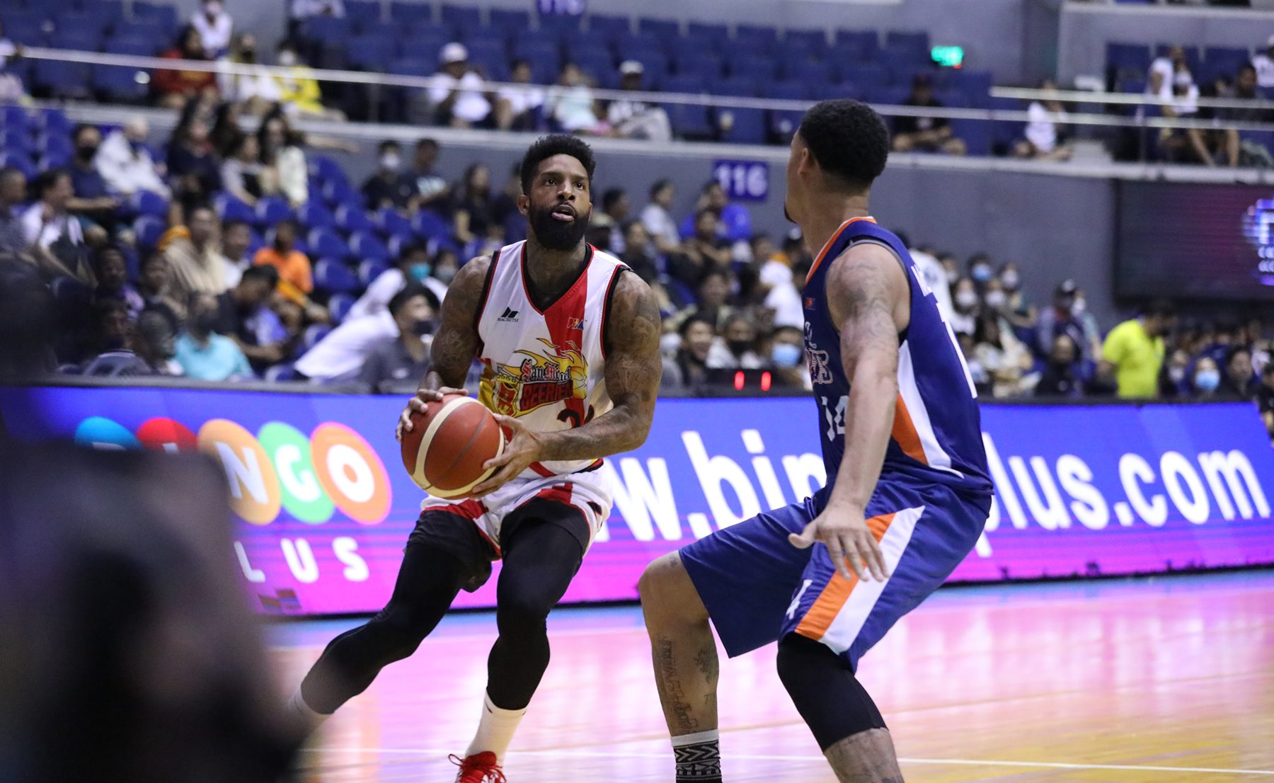 ‘Big factor’ Clark, San Miguel hold off Meralco for 5-0 start