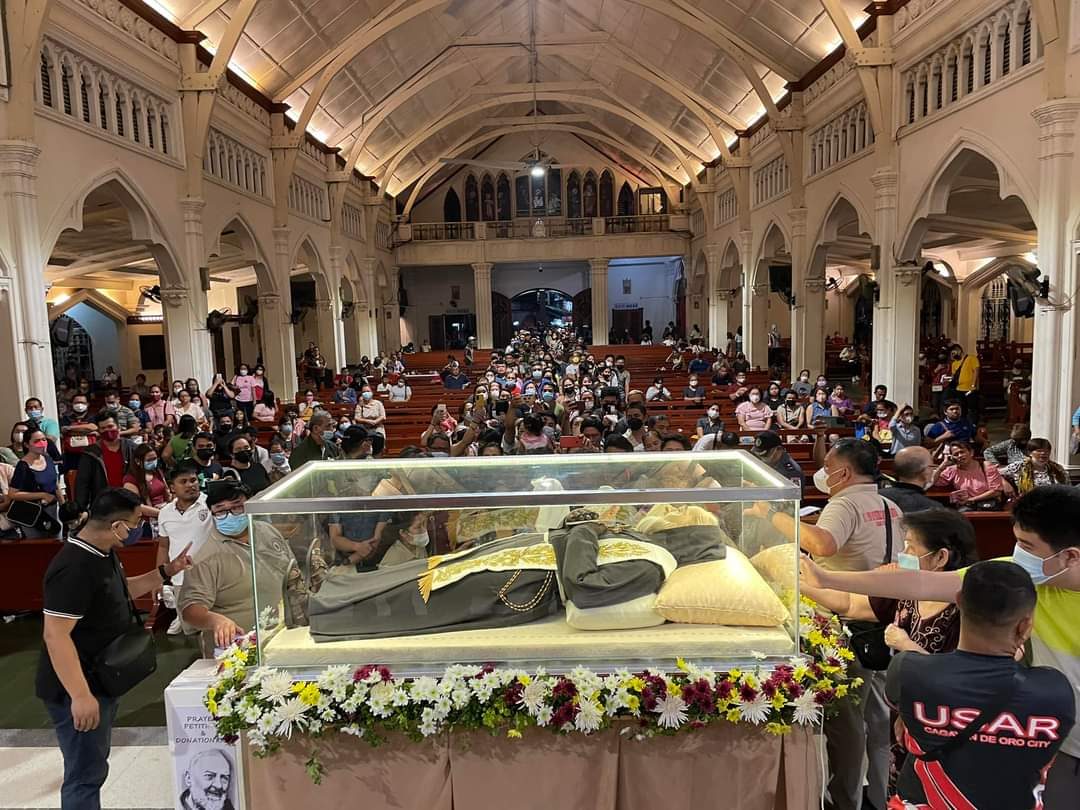 Thousands flock to Cagayan de Oro cathedral to see Padre Pio’s relics