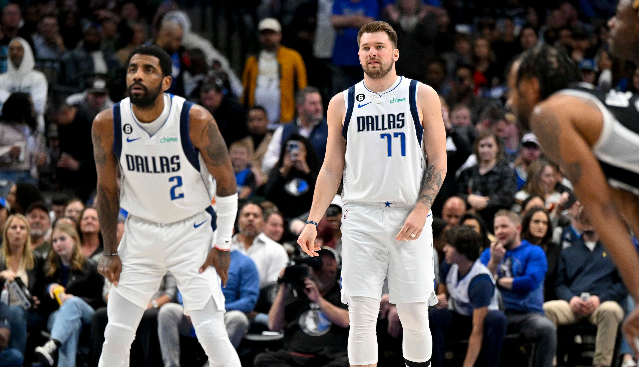 Luka Doncic, Kyrie Irving lead Mavs to rout of Spurs