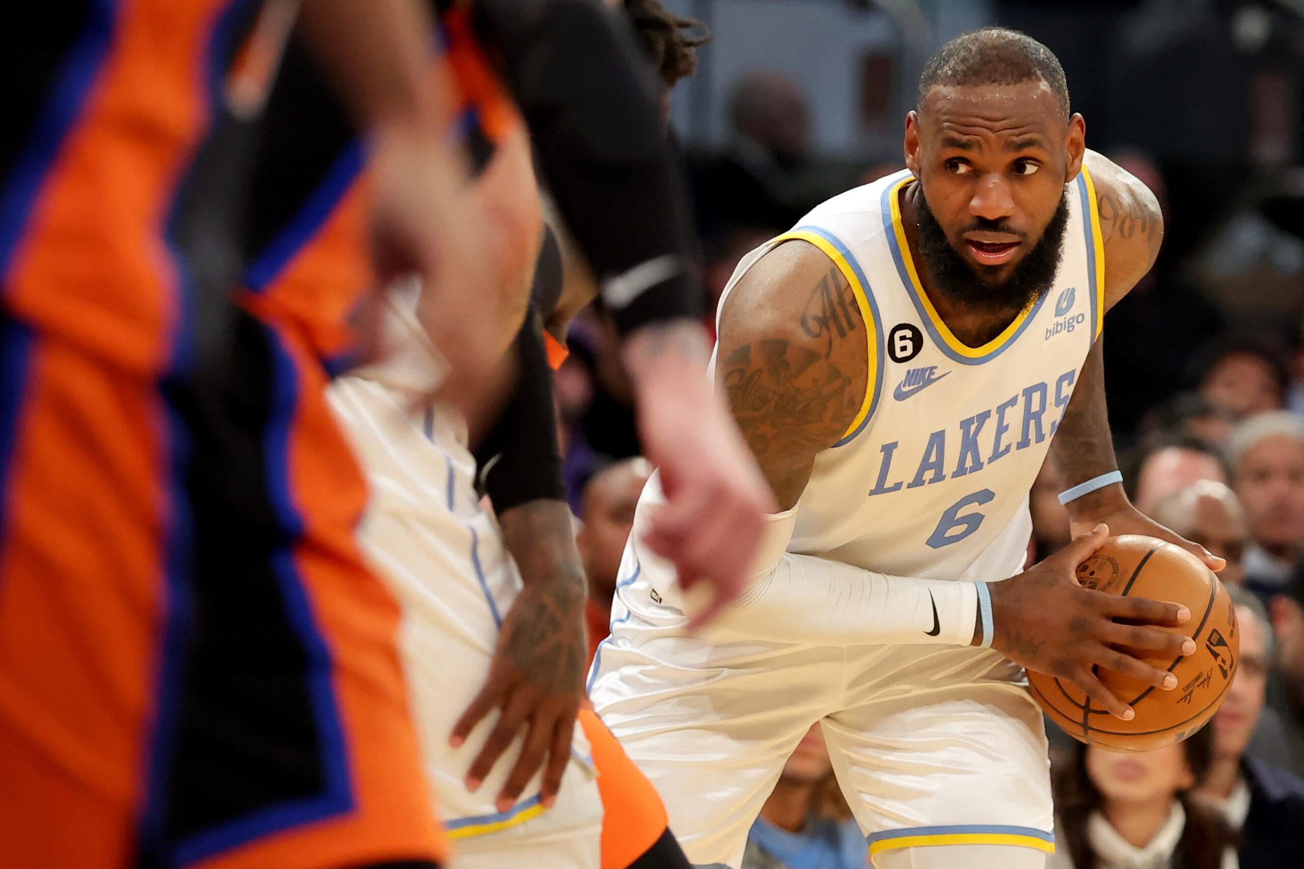 LeBron James’ triple-double sends Lakers past Knicks in overtime