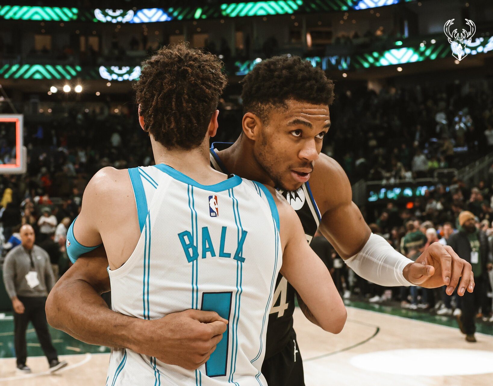 Bucks build big edge, hold off Hornets for 5th straight win