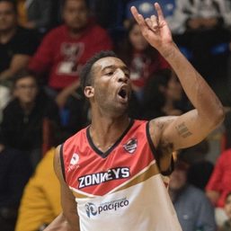 Rain or Shine pushes through with import switch, replaces Michael Qualls with Greg Smith II