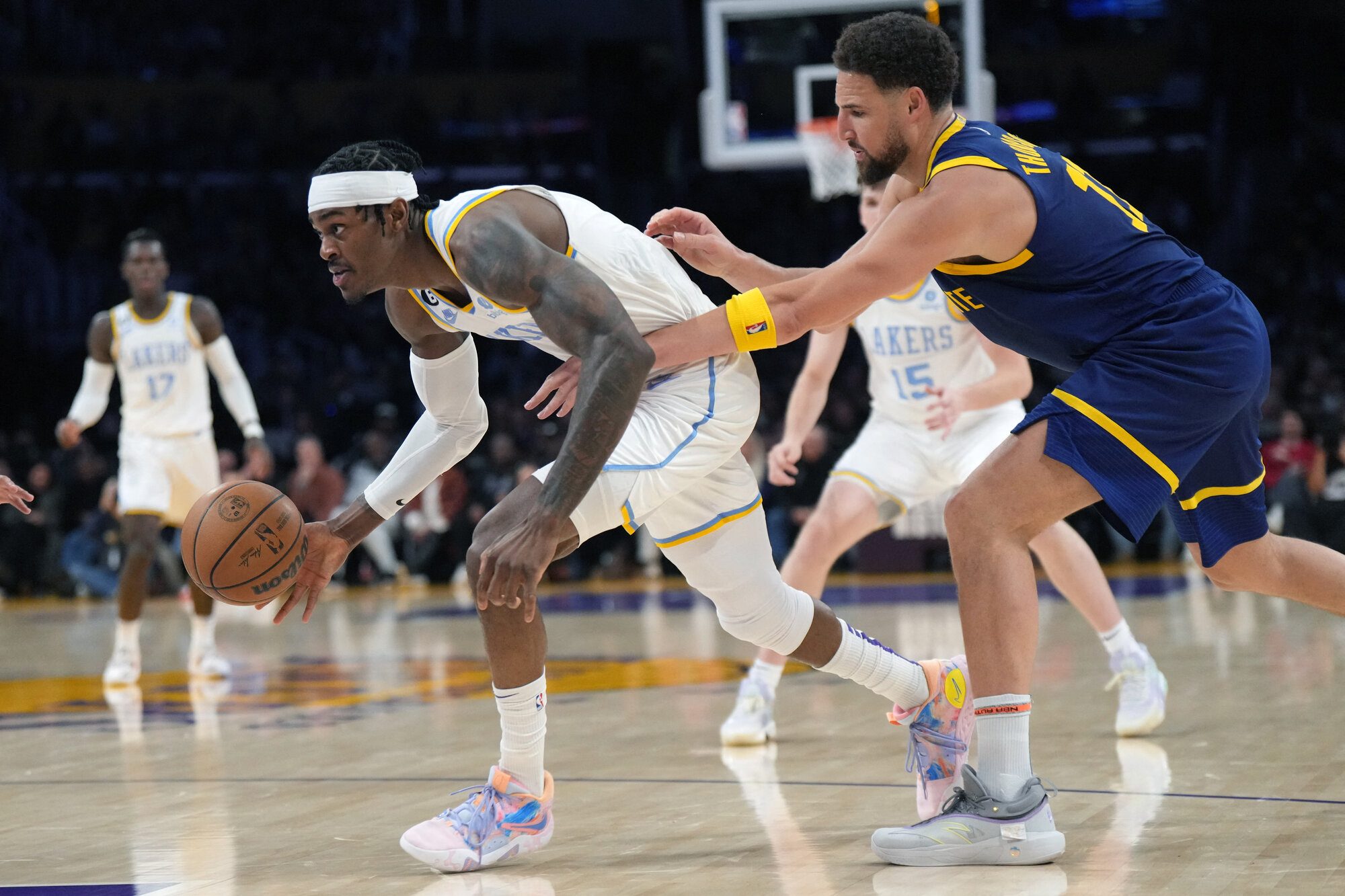 New-look Lakers take down Warriors again