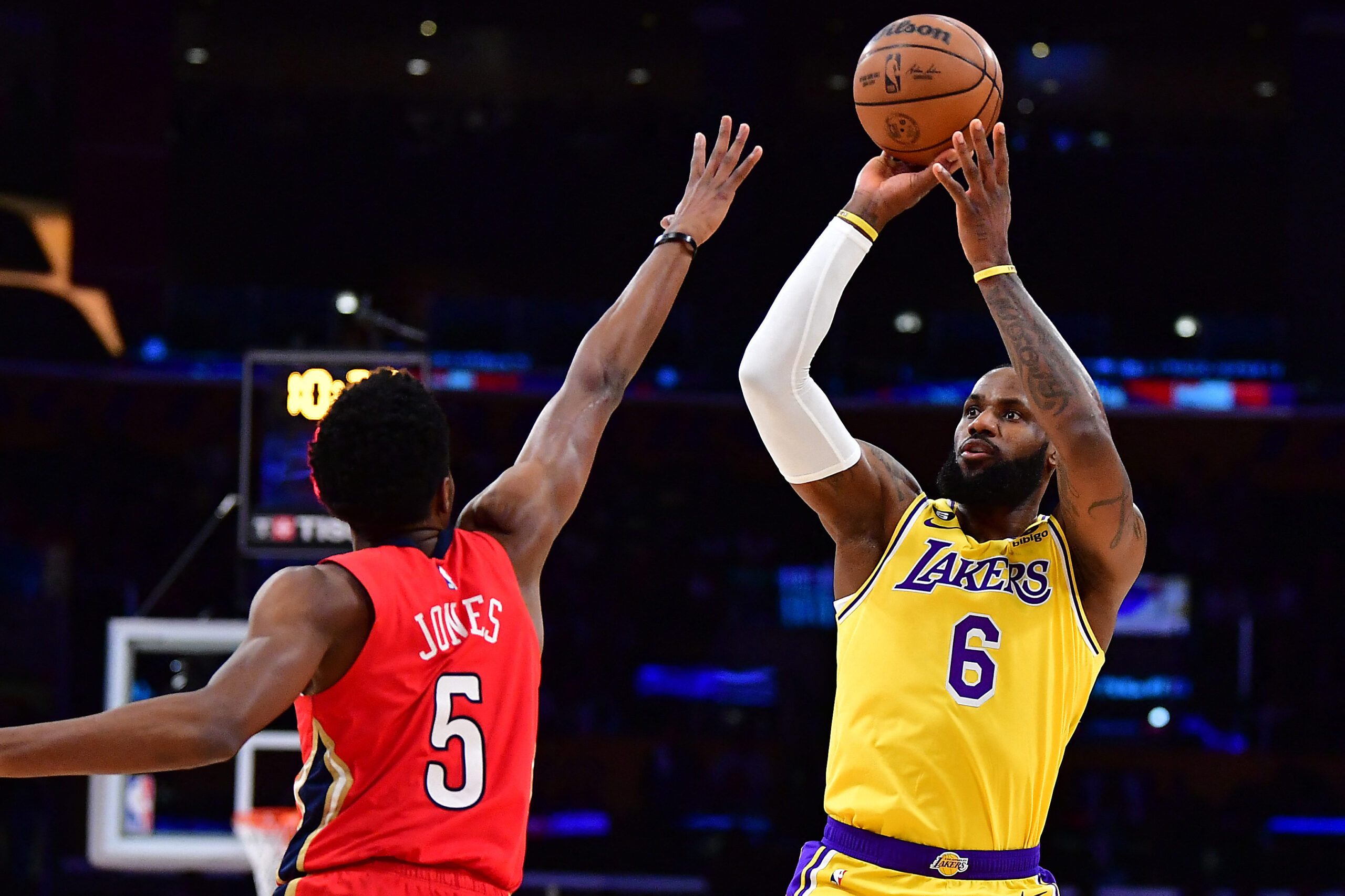 LeBron James drops 21 in return as Lakers whip Pelicans