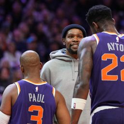 Booker, Suns down Kings as Durant cheers from bench