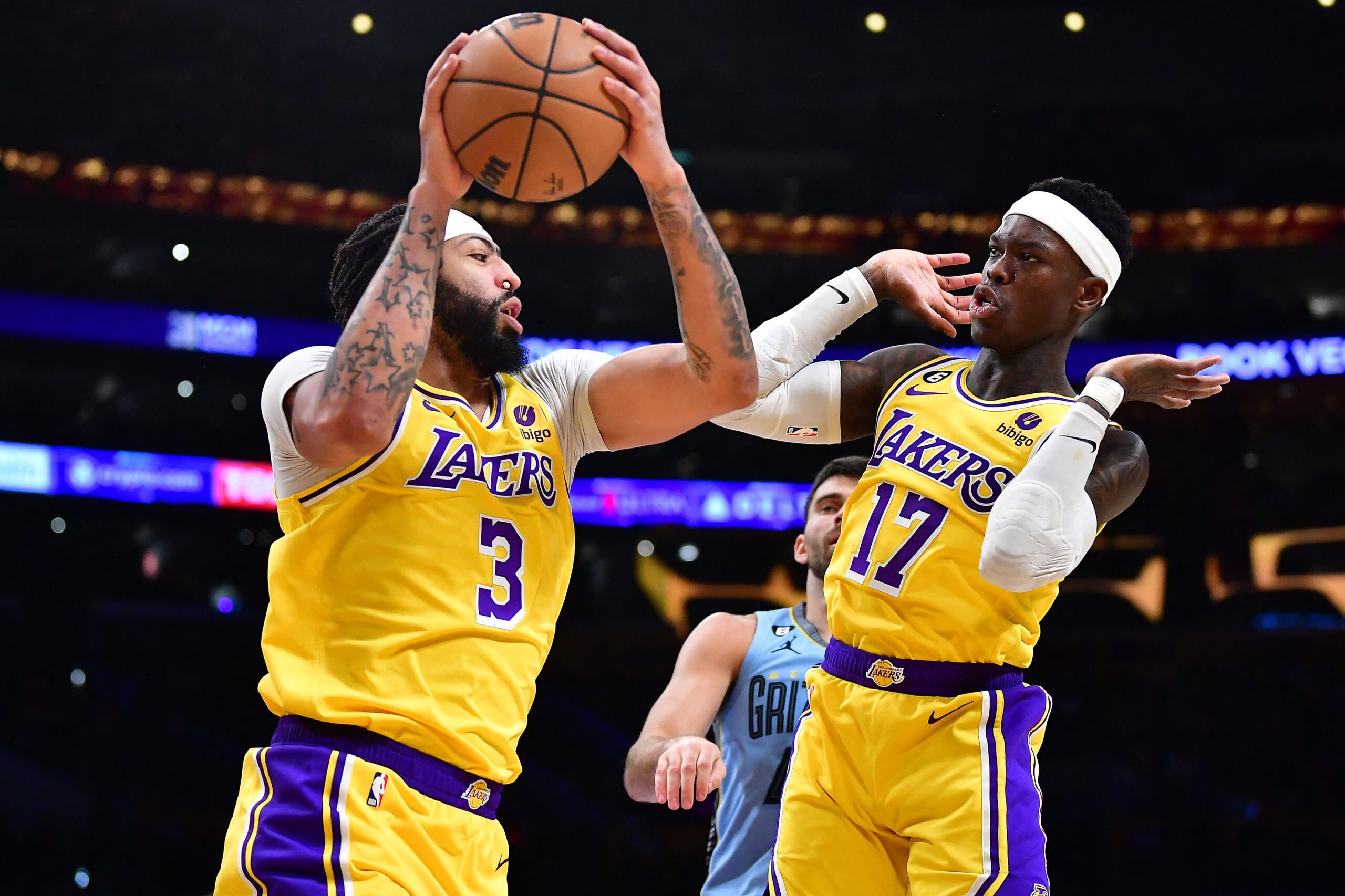 Rallying Lakers dump Raptors, win 7th of last 9