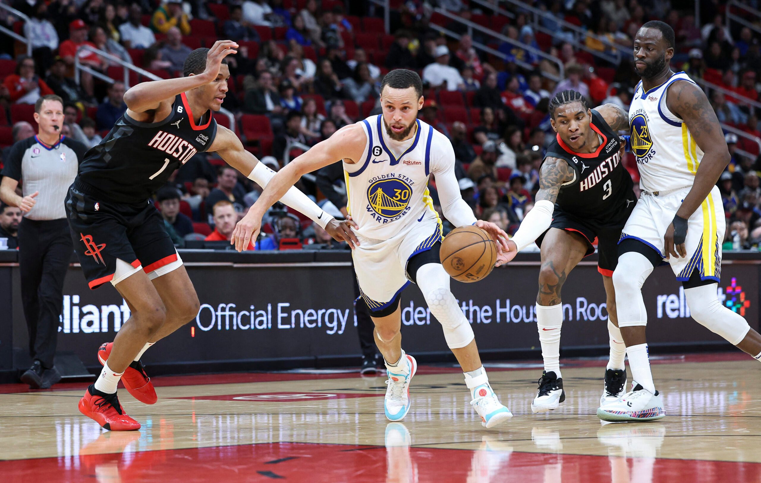 Warriors dump Rockets to snap 11-game road losing skid