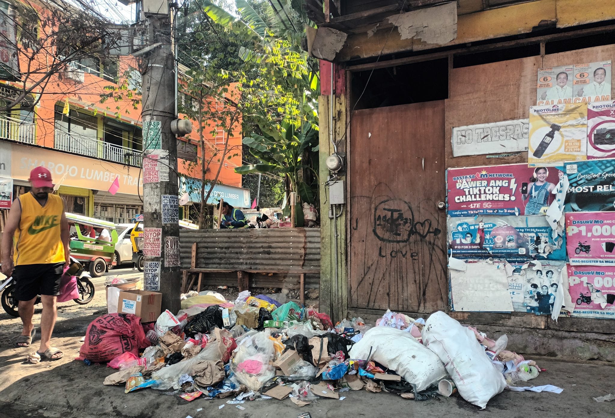 Cagayan de Oro streets stink as city’s search for new garbage collector drags on