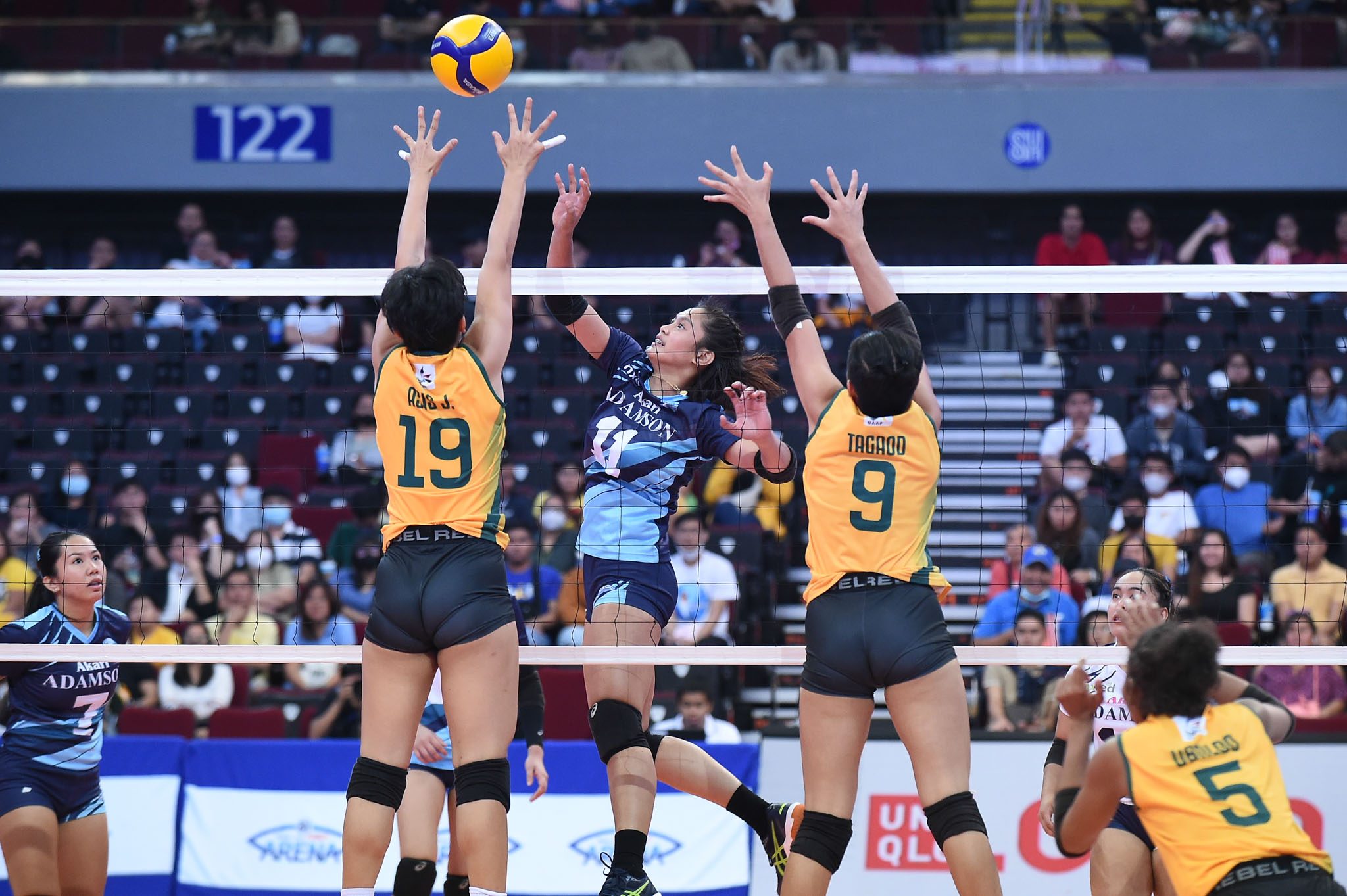 Adamson shakes off 2nd-set collapse, downs FEU 