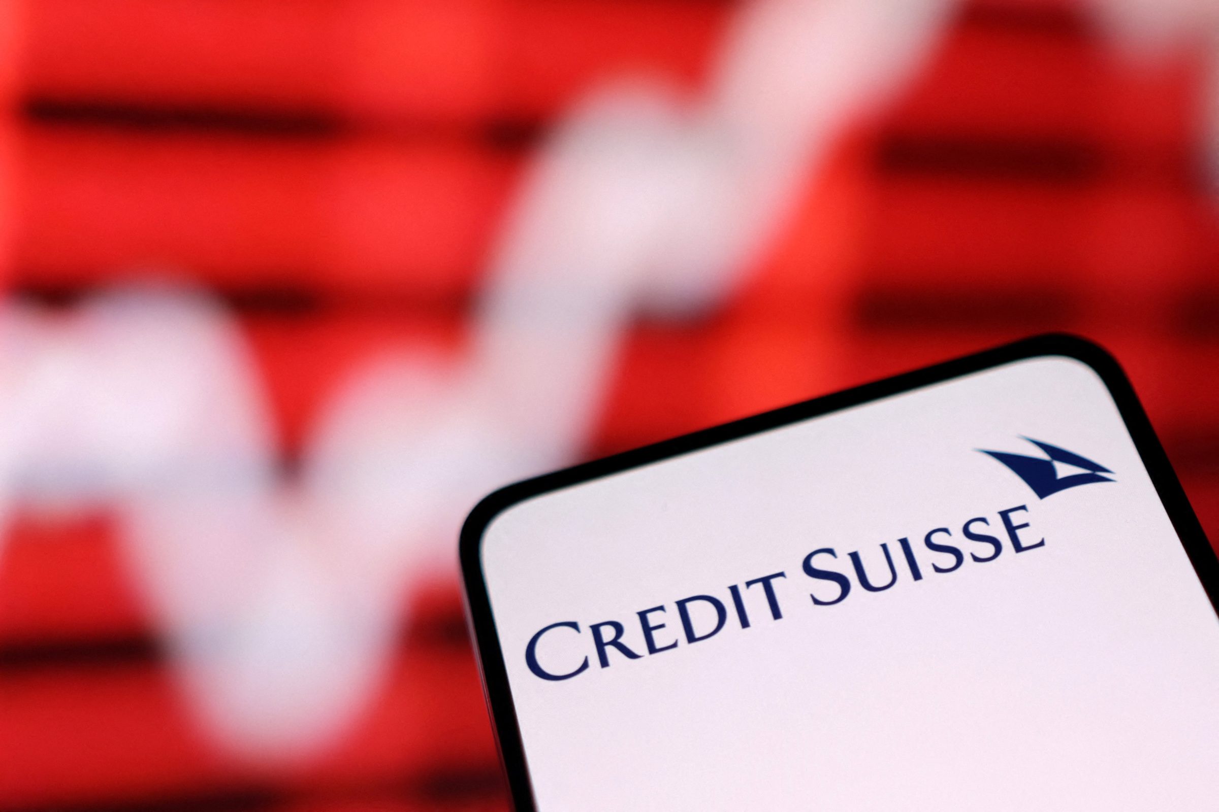 Credit Suisse share rebound loses steam in delicate truce with doubters