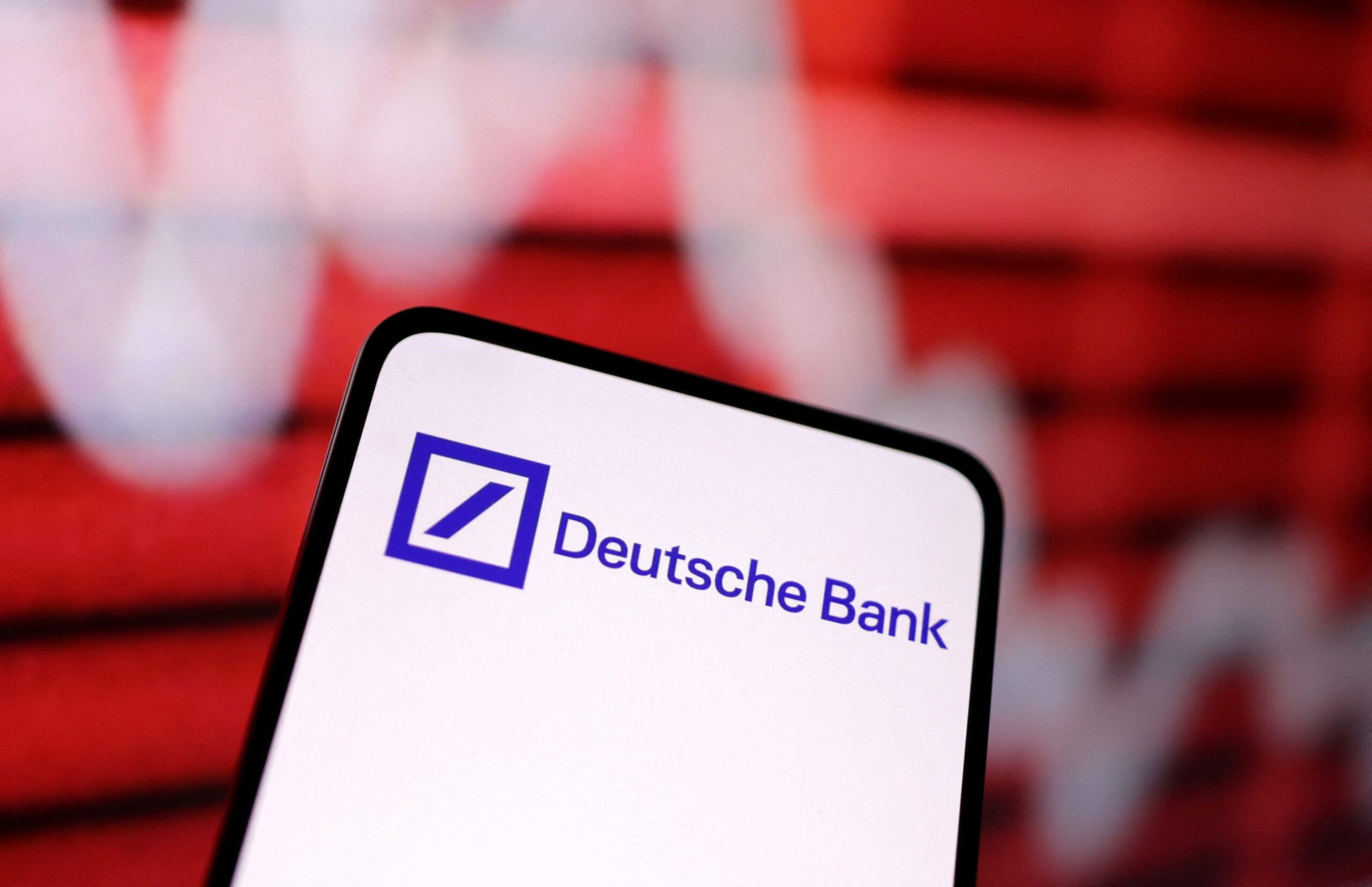 Deutsche Bank tumbles as jittery investors seek safer shores