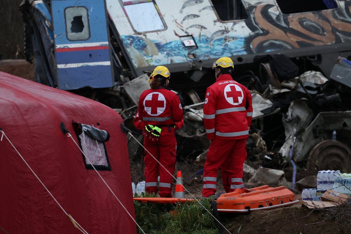 Greek rescuers comb through train crash wreckage as hopes fade