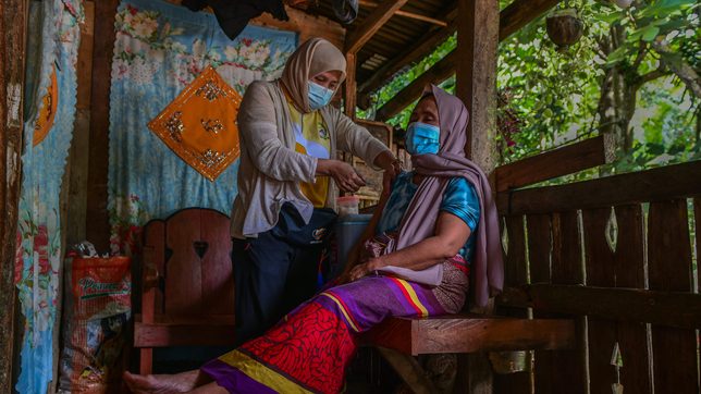 Health workers continue to battle COVID-19 vaccine hesitancy in Lanao del Norte