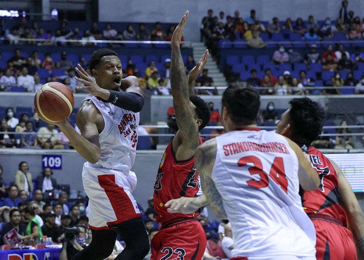 Brownlee takes over in comeback win as Ginebra sweeps San Miguel to reach finals