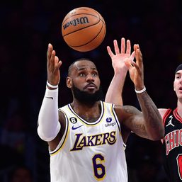 LeBron James returns from injury, but Bulls hold off Lakers