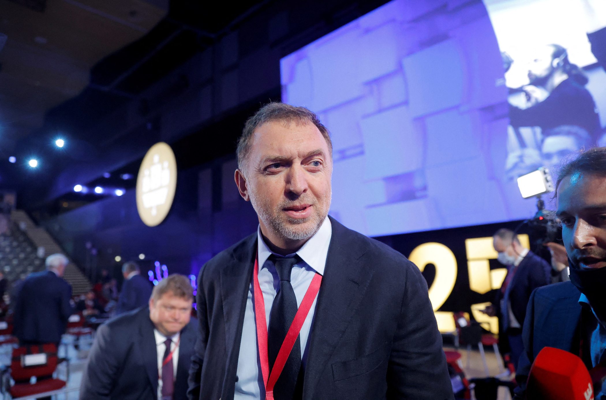 Russian tycoon Deripaska criticizes Moscow, frets about investor flight