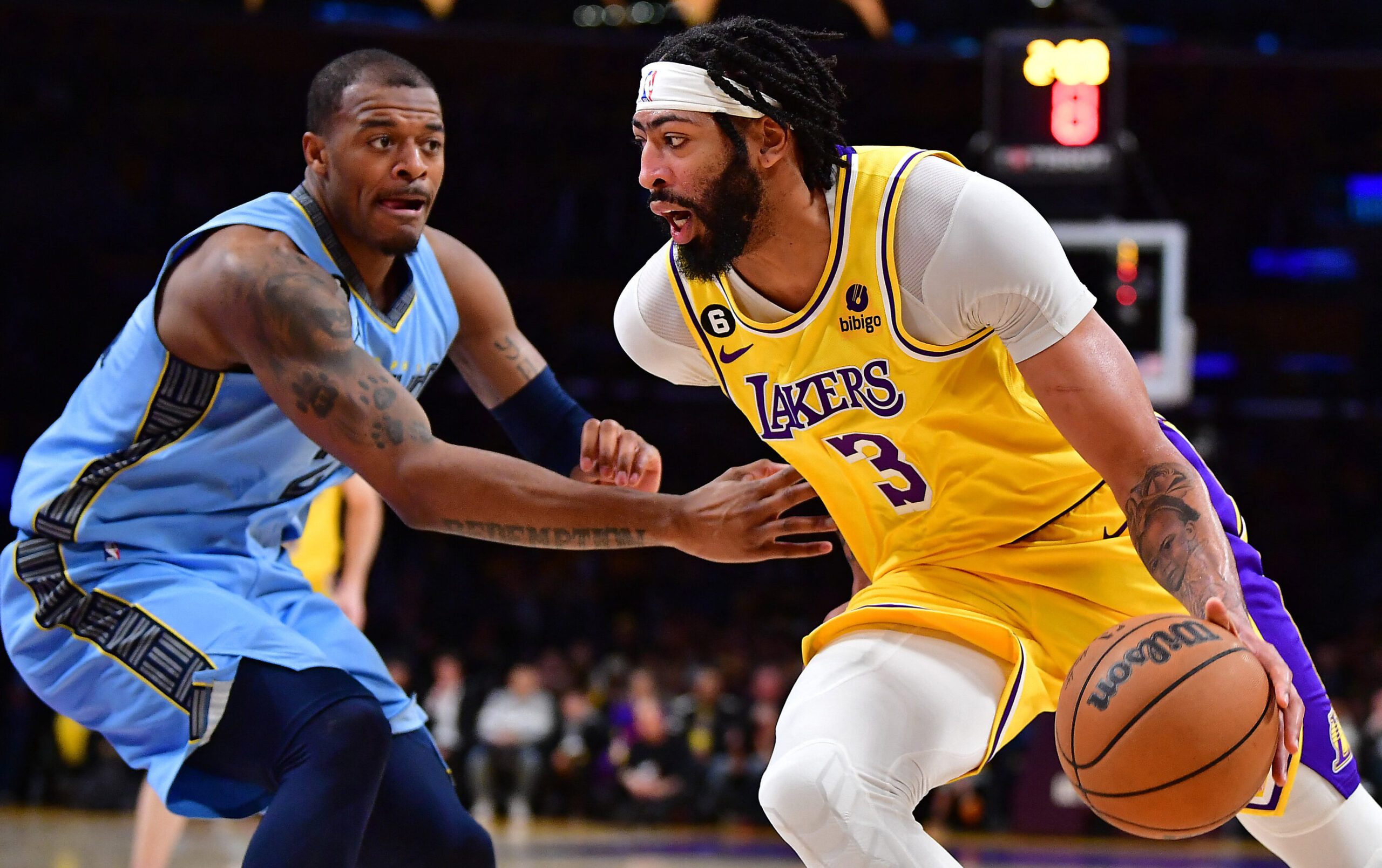Anthony Davis’ big night propels Lakers past Grizzlies