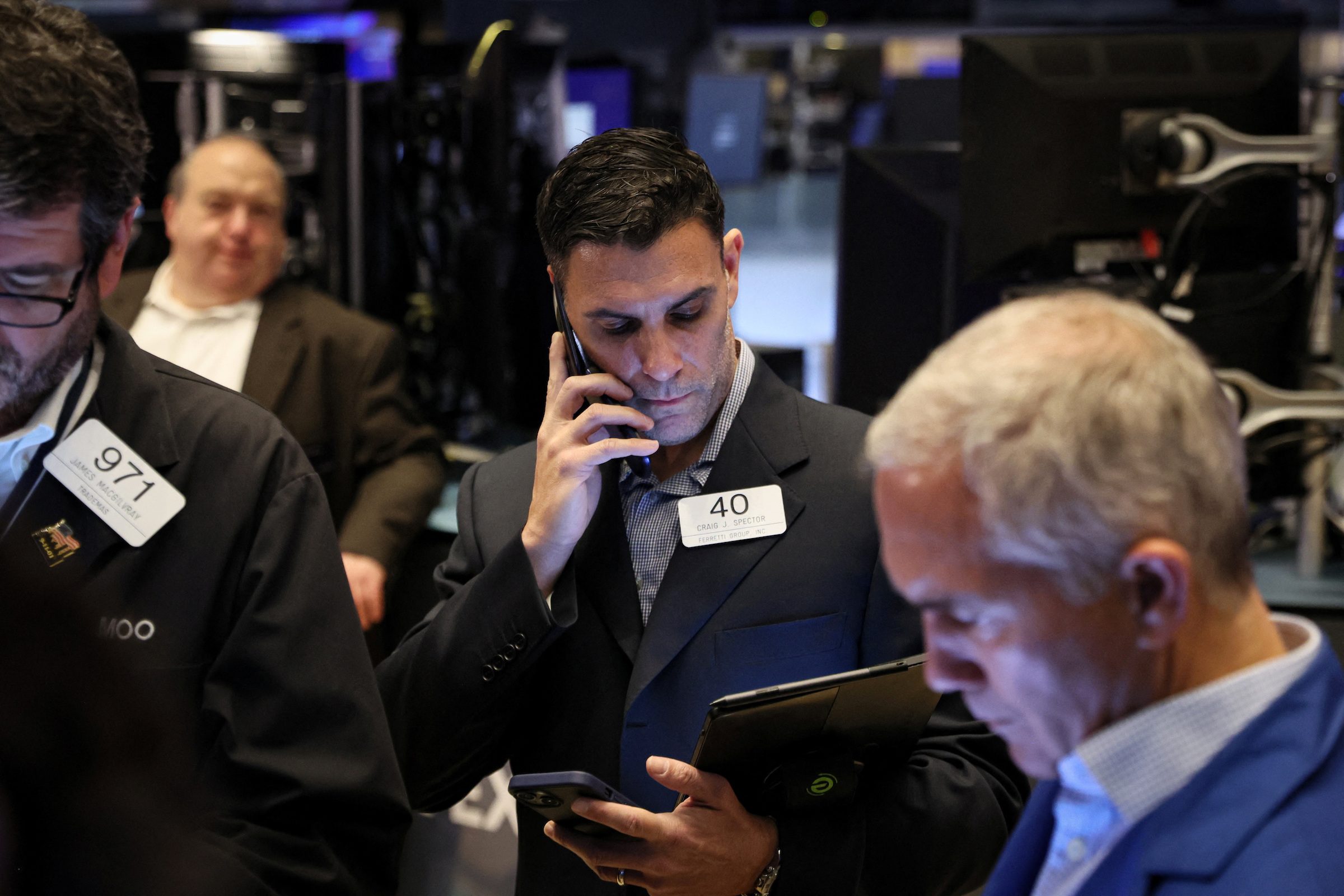 Wall Street ends sharply lower, Treasury yields dip ahead of US jobs report
