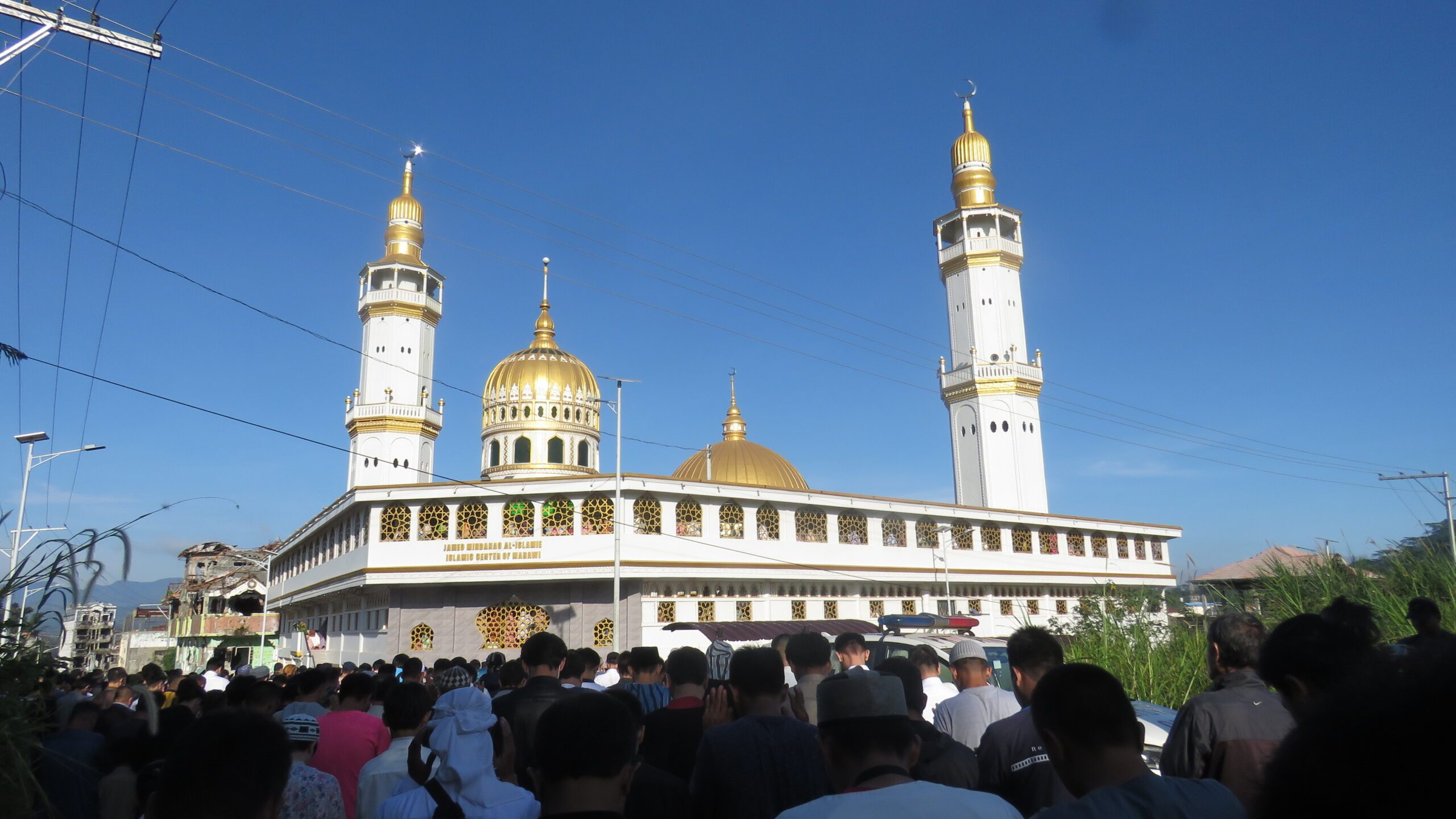 Thousands pray for Marawi normalcy during Eid’l Fitr gathering