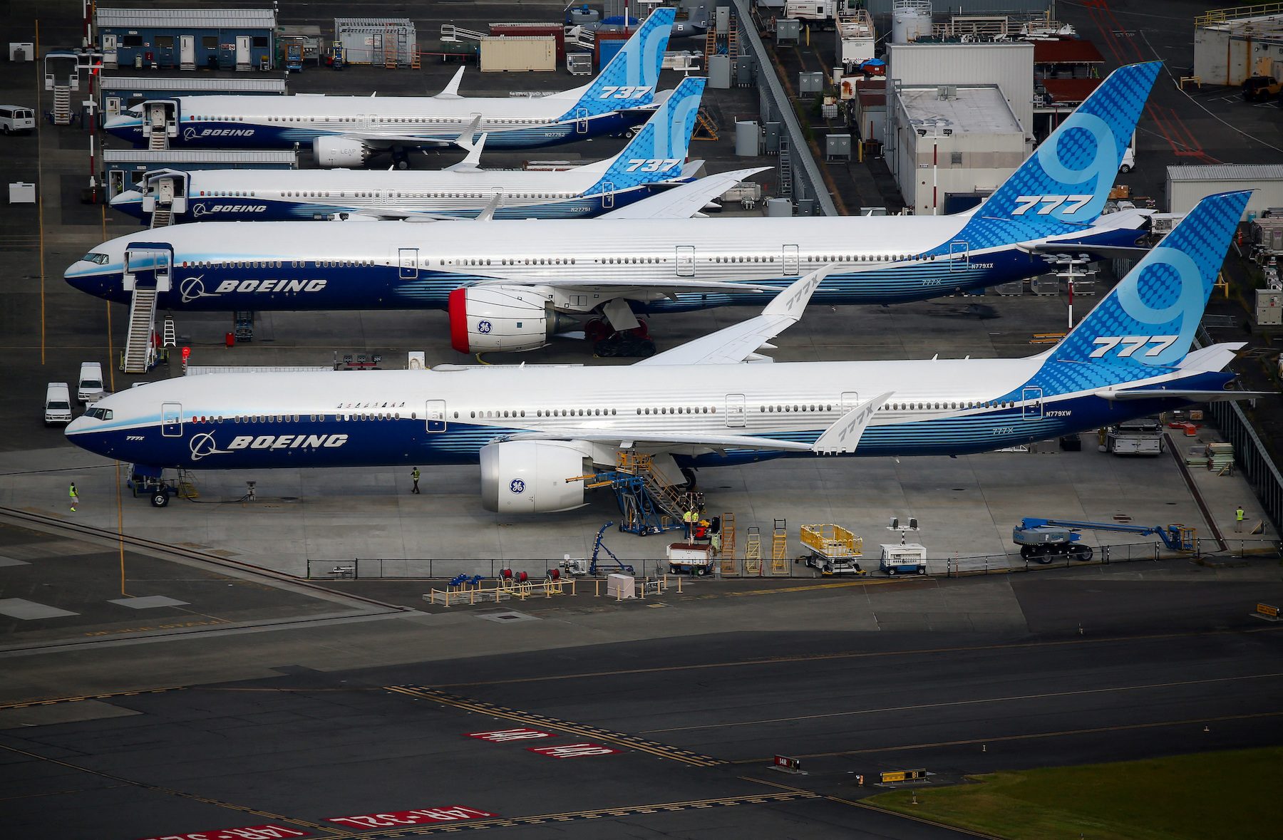 Boeing plans 737 MAX ramp-up, keeps cash-flow goal
