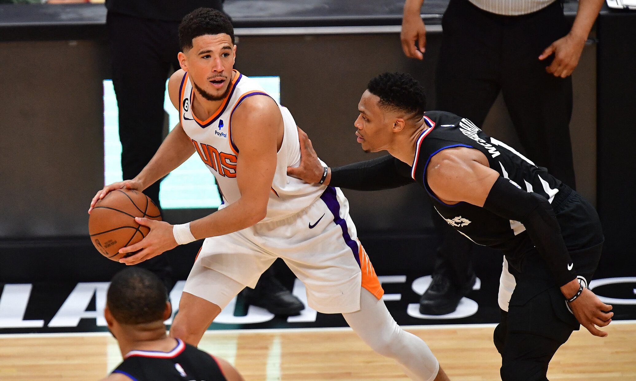 Suns in control, rip Clippers for third straight time
