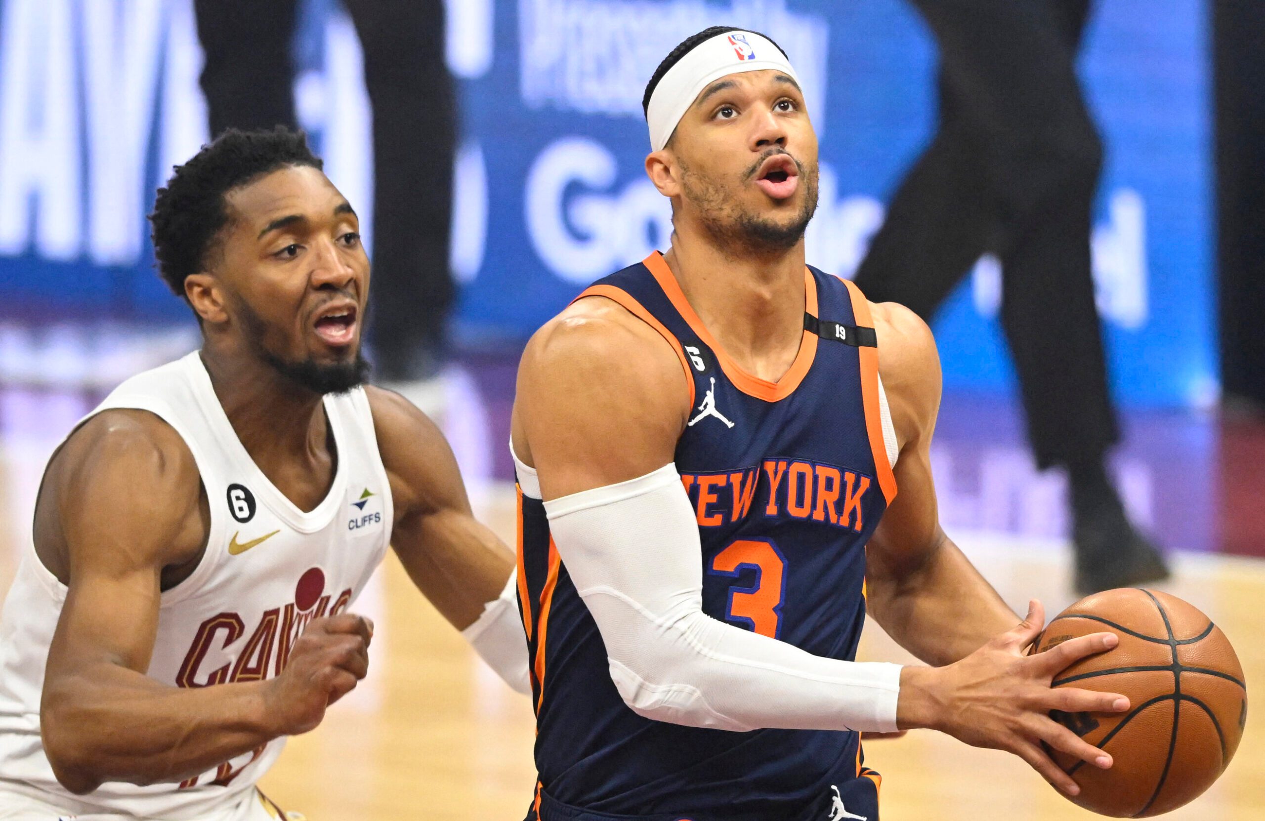 Cavs throttle Knicks to even series at 1-1