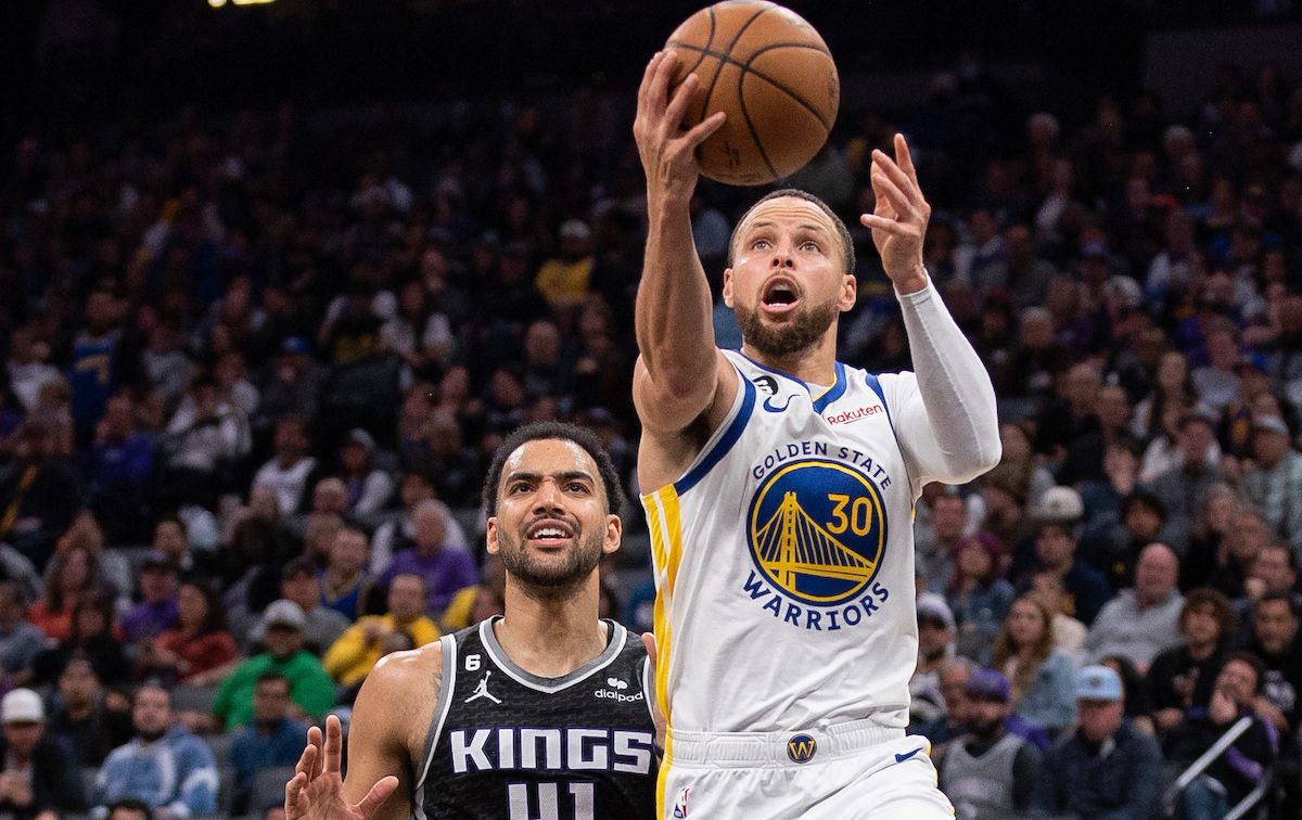 Warriors crush Kings in rare road win, close in on playoff berth