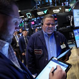 Wall Street ends higher, posts weekly, monthly gains on solid earnings, Fed pause hopes