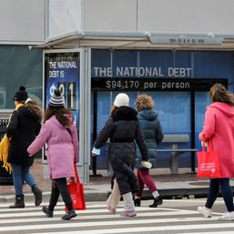More US consumers are falling behind on payments