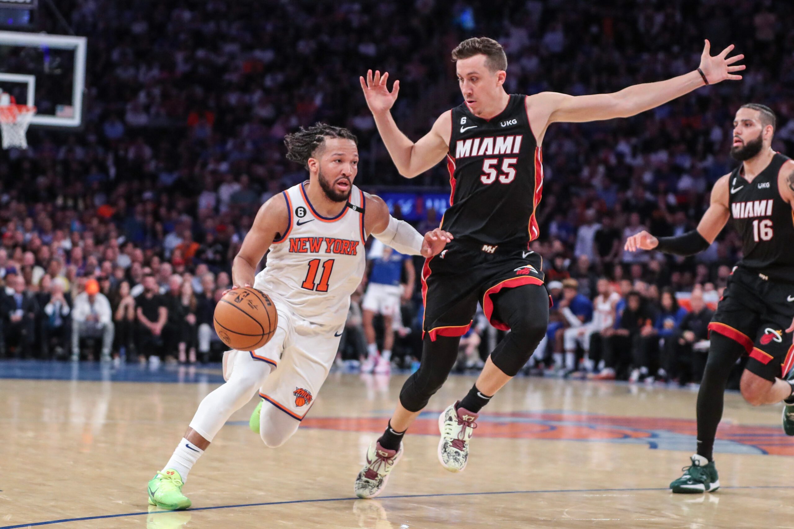 Brunson plays 48 minutes, scores 38 as Knicks survive Heat