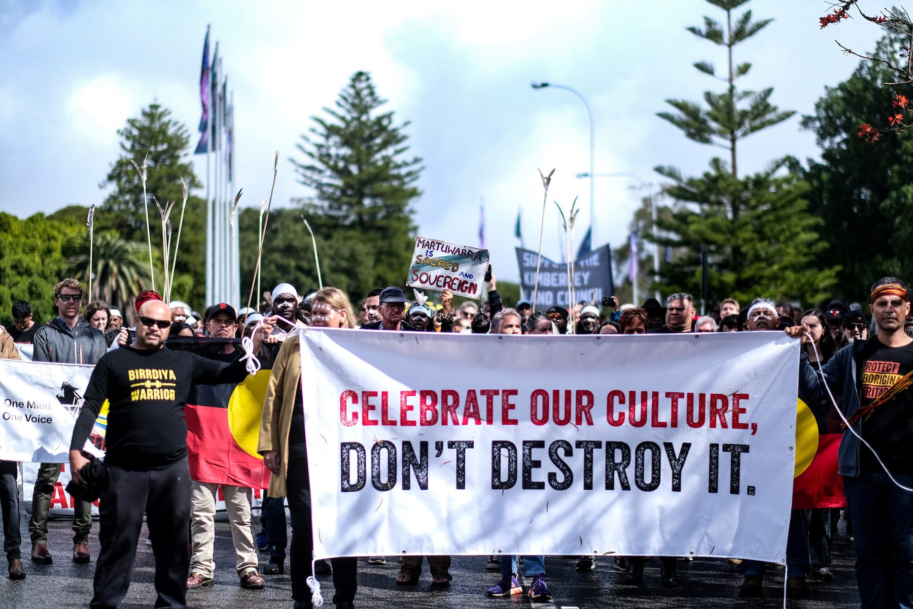 Australia Barat akan memberikan kompensasi kepada kelompok masyarakat adat atas kerusakan tambang yang bersejarah