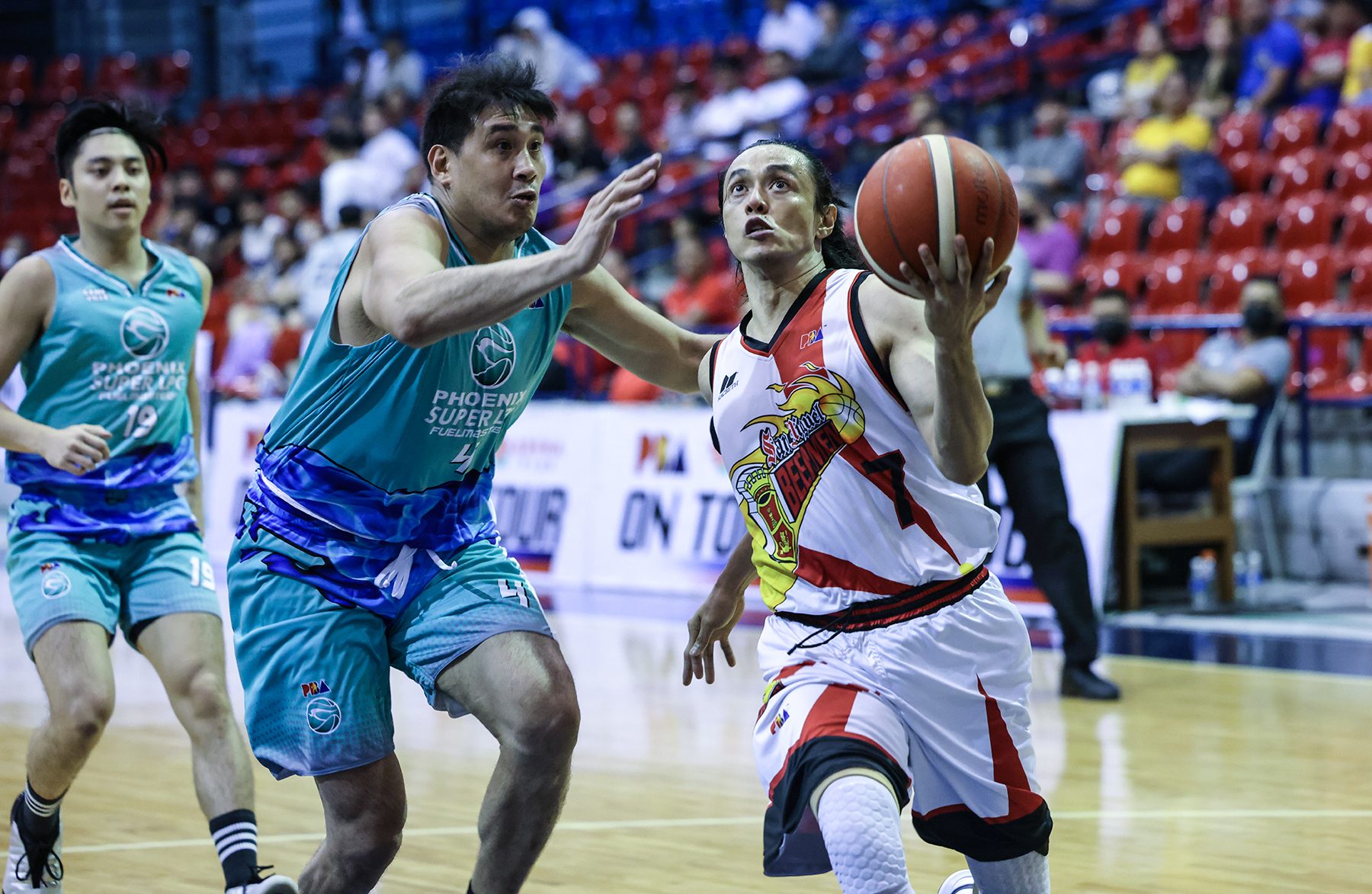 Phoenix blows 26-point lead, holds on to douse fiery Romeo, San Miguel