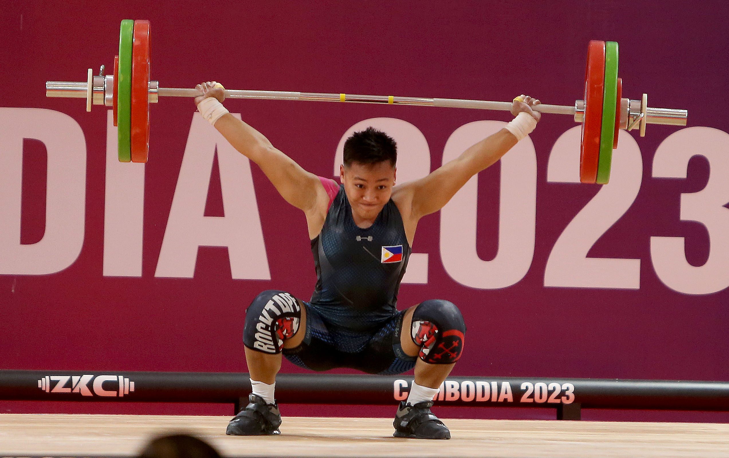 Elreen Ando shatters SEA Games records for breakthrough weightlifting gold
