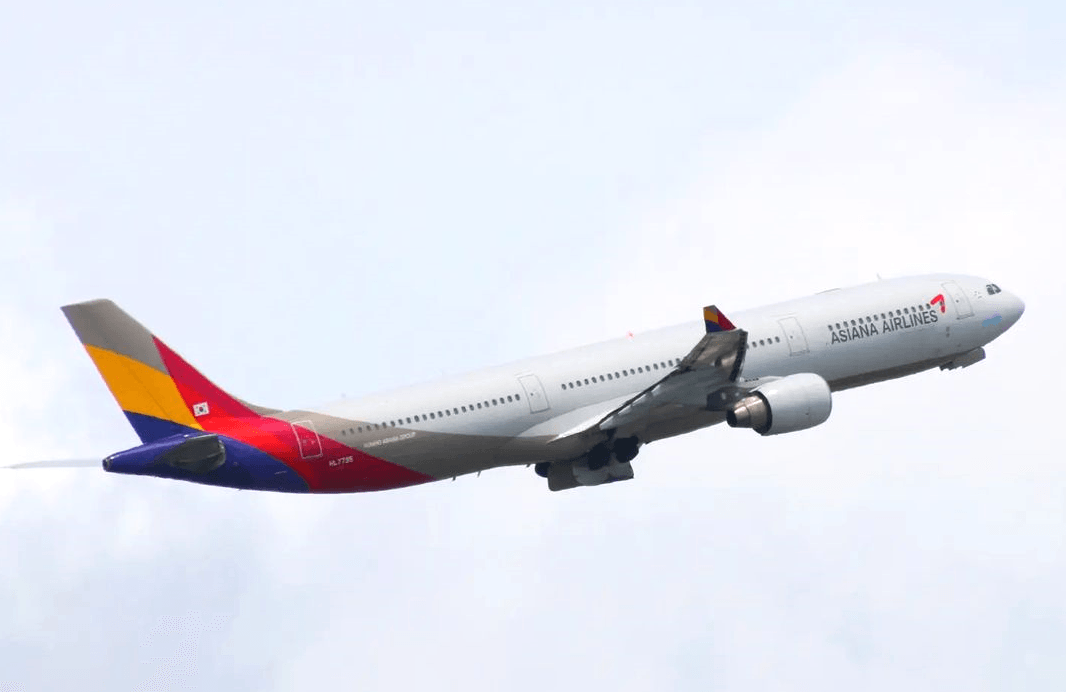 South Korea police investigate after door opened during Asiana flight